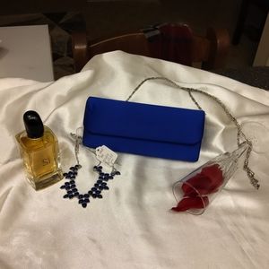 ... I'm selling a Purse